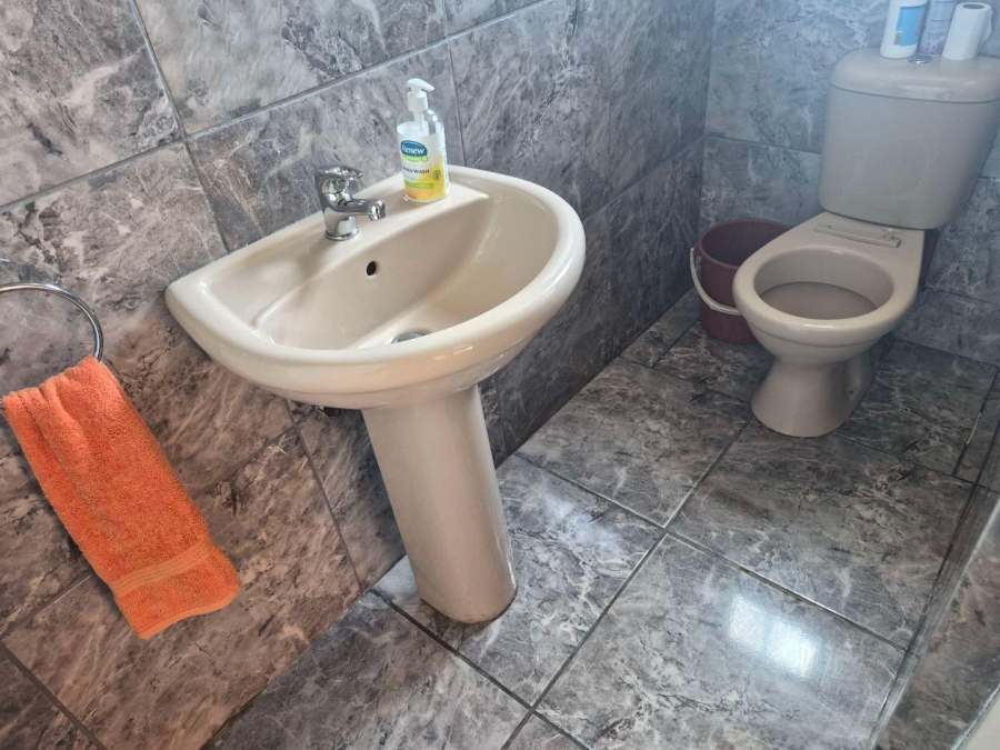 2 Bedroom Property for Sale in Kwazakhele Eastern Cape